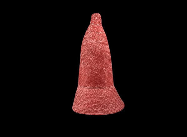 Cappello in Paglia Rossa con Finitura Elegante